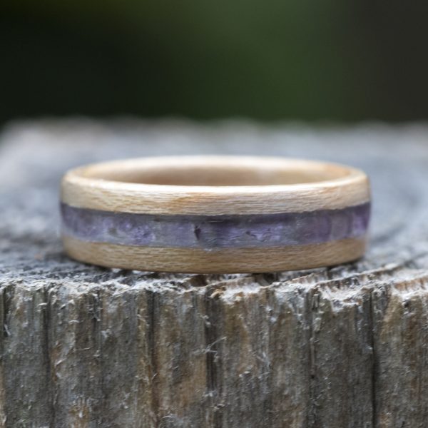 Maple wooden ring inlaid with amethyst