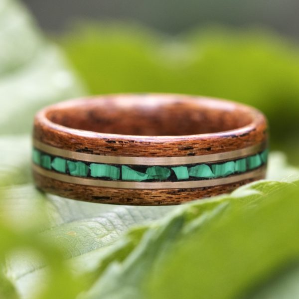 Mahogany wooden ring inlaid with malachite and copper